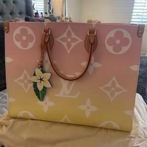 Louis Vuitton Pool On The Go💗